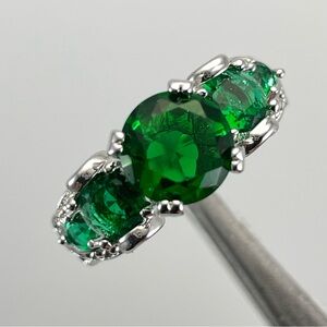 Beautiful Elegant 5 Stone Round Cut Green Emerald CZ Silver Plated Ring